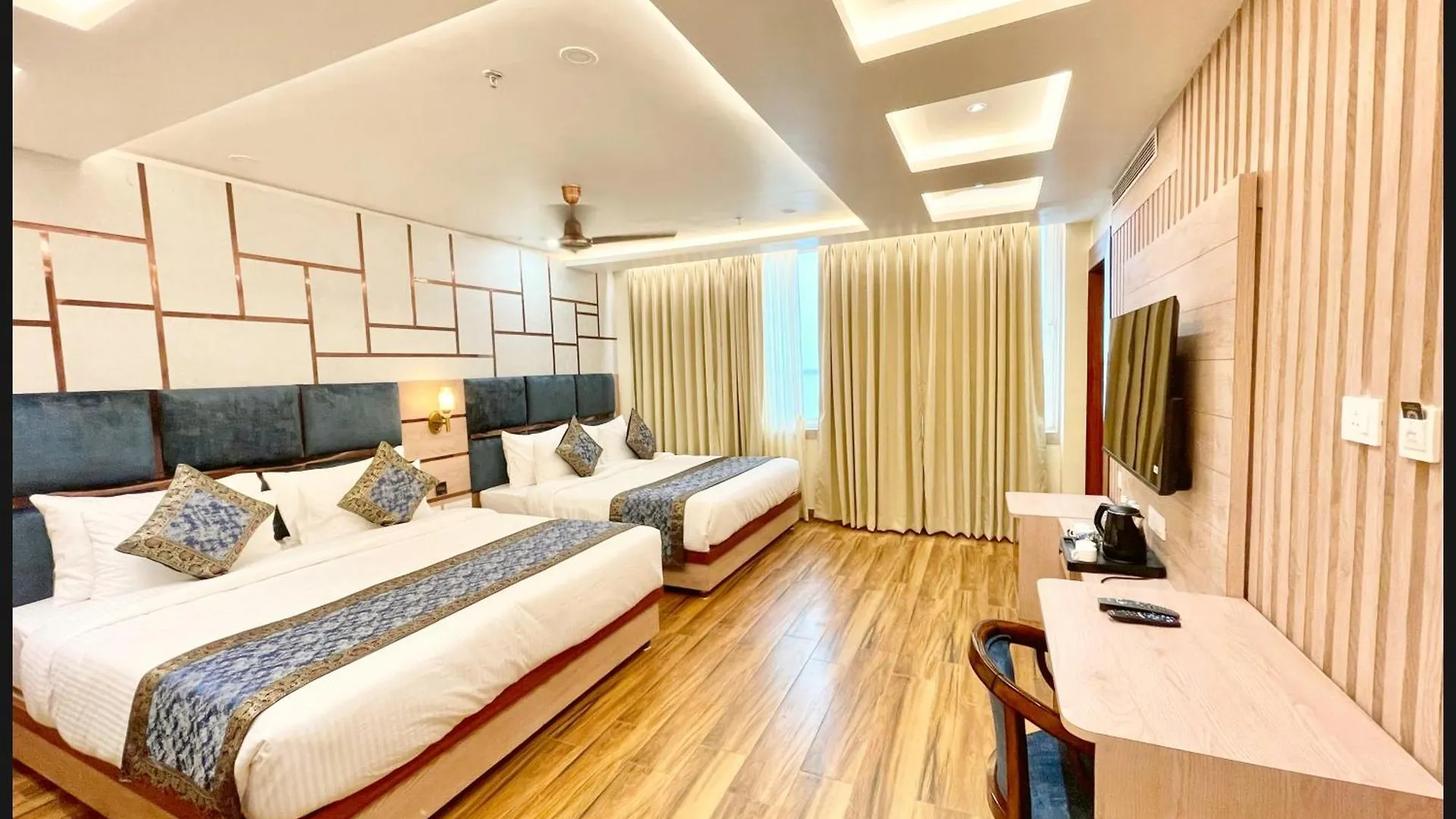 Varanasi Hotel Mantva Palace Near Kashi Vishwanath Temple - A Luxuary Hotel In 바라나시 4*,  인도