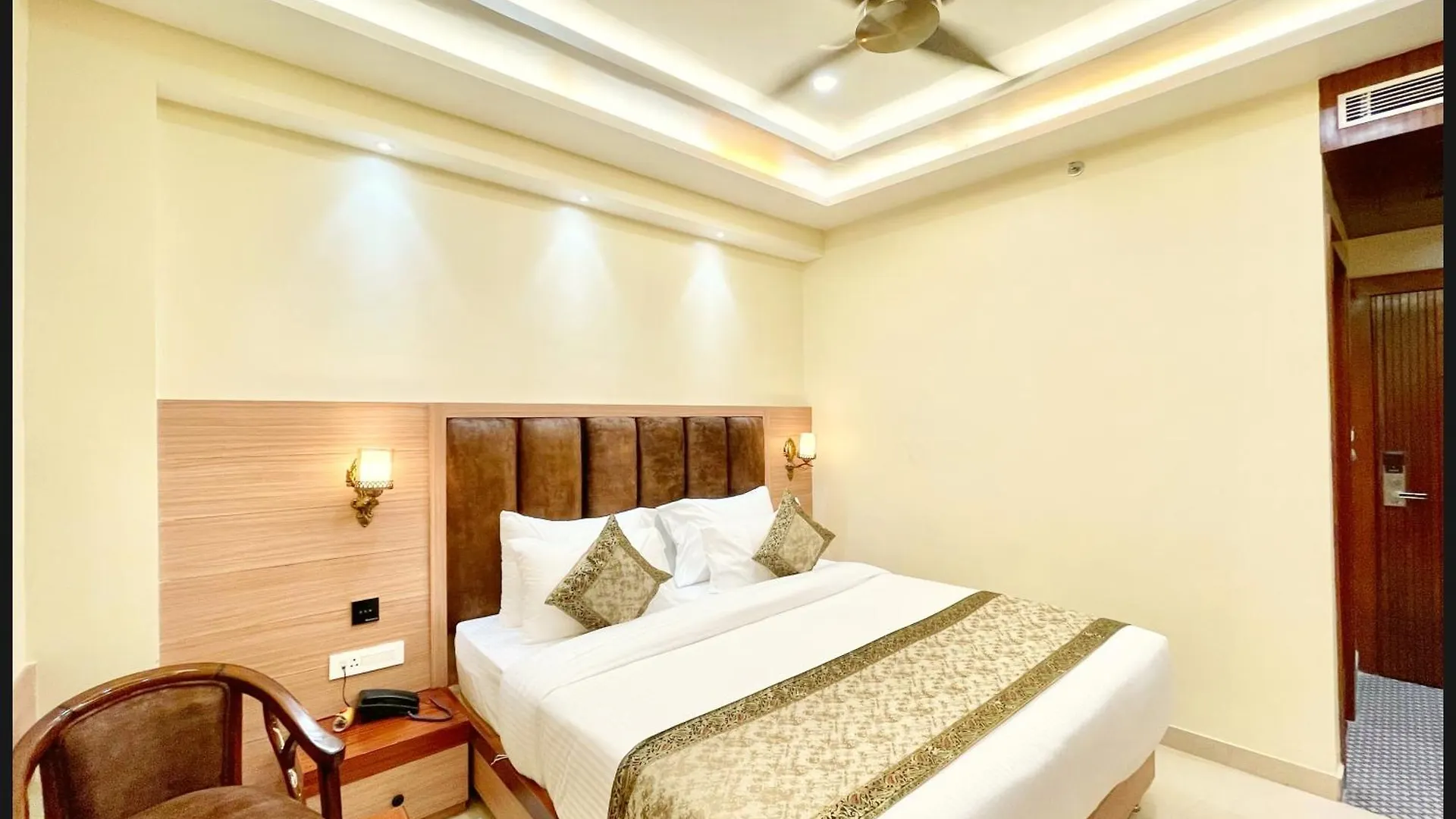 Varanasi Hotel Mantva Palace Near Kashi Vishwanath Temple - A Luxuary Hotel In 바라나시 인도